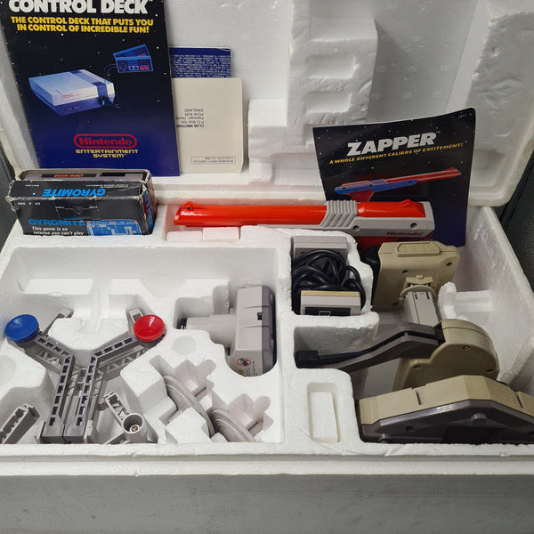 NES DELUXE SET CONSOLE & ROB THE ROBOT