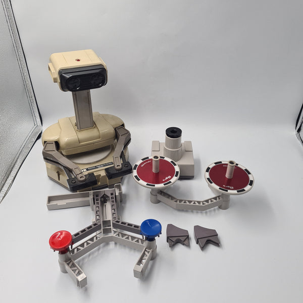 NES DELUXE SET CONSOLE & ROB THE ROBOT